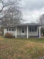 2204 Bide a Wee Dr NE in Huntsville, AL - Building Photo