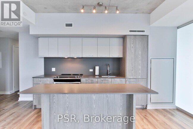 25 Baseball Pl in Toronto, ON - Building Photo - Building Photo