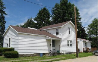114 E Plum St in Edinboro, PA - Building Photo
