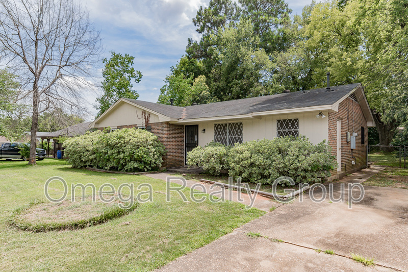 6114 Pinebrook Dr in Montgomery, AL - Building Photo