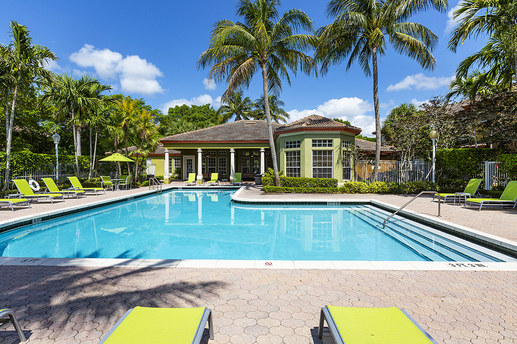 Delray Bay in Delray Beach, FL - Building Photo