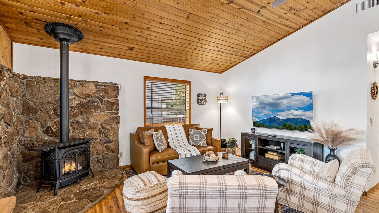 210 Kiowa in Flagstaff, AZ - Building Photo