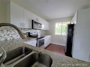 201 Lakeview Dr-Unit -Apt 204 in Weston, FL - Building Photo - Building Photo