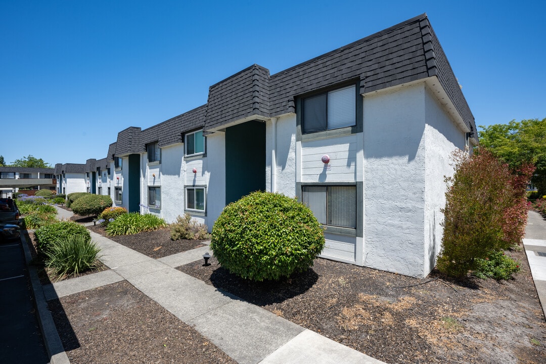 The Lenox in Rohnert Park, CA - Foto de edificio