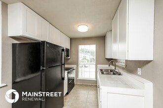 9921 Cedar Mountain Cir, Unit SG-06C7 in Dallas, TX - Building Photo - Building Photo