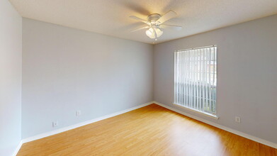 7341 Peterson Ln in Pensacola, FL - Foto de edificio - Building Photo