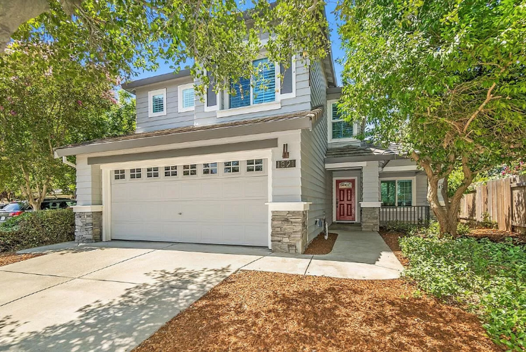1321 Caceres Ct in Davis, CA - Foto de edificio