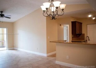 2640 S University Dr in Davie, FL - Building Photo - Building Photo