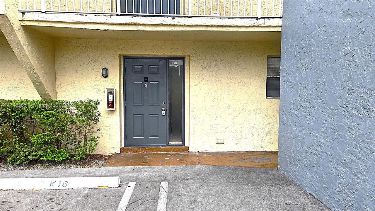 3760 NW 115th Way in Coral Springs, FL - Building Photo