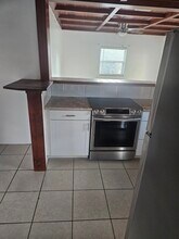 10065 Illinois St in Bonita Springs, FL - Foto de edificio - Building Photo
