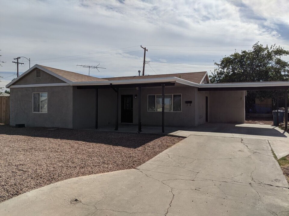 129 Beech St in Henderson, NV - Building Photo