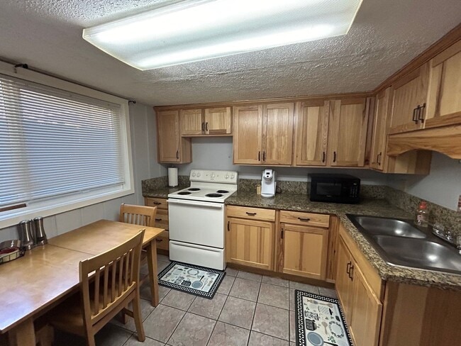 767 Stanford Ave in South Lake Tahoe, CA - Building Photo - Building Photo