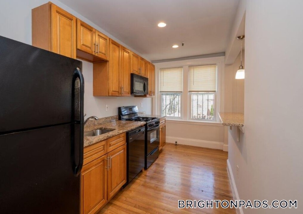 286 Chestnut Hill Ave in Boston, MA - Building Photo