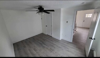 326 Bristol St, Unit 326 in Southington, CT - Building Photo - Building Photo