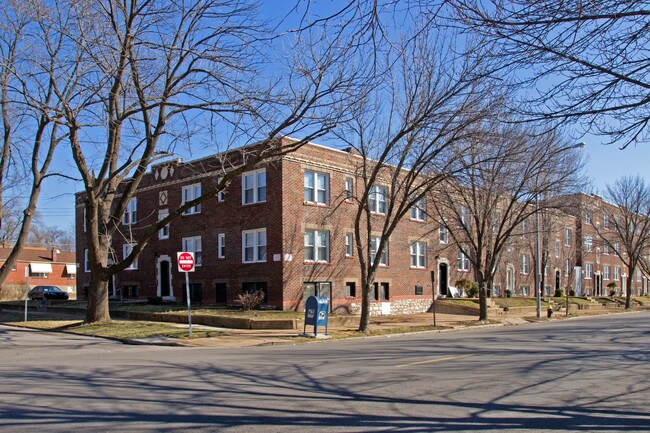 Holly Hills in St. Louis, MO - Foto de edificio - Building Photo