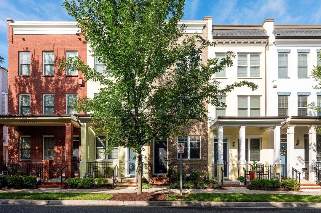3104 Chancellor's Way NE in Washington, DC - Building Photo