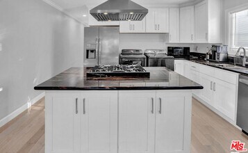1946 W 39th St in Los Angeles, CA - Building Photo - Building Photo