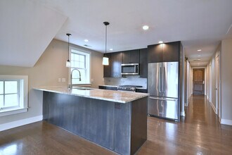 296 N Maple Ave in Elmhurst, IL - Building Photo - Building Photo