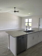 528 NW 7th Terrace in Cape Coral, FL - Building Photo - Building Photo