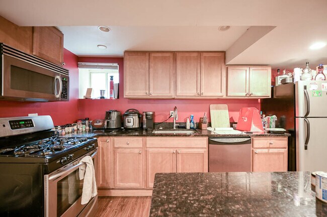 665 W Cornelia Ave in Chicago, IL - Building Photo - Building Photo