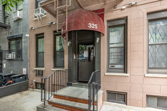 325 E 78th St in New York, NY - Building Photo - Building Photo