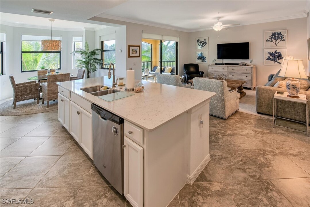 9584 Trevi Ct in Naples, FL - Building Photo