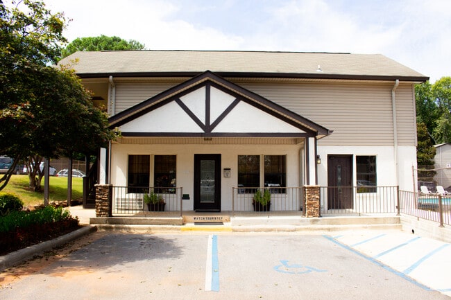 The Woodlands Apartments in Florence, AL - Foto de edificio - Building Photo