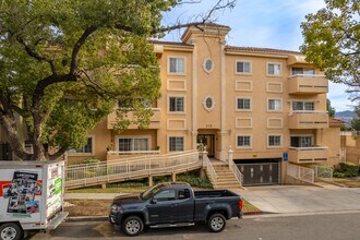 428 E Santa Anita Ave in Burbank, CA - Building Photo - Building Photo