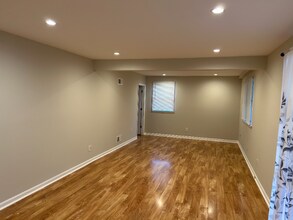 5520 Halwis St in Alexandria, VA - Foto de edificio - Building Photo