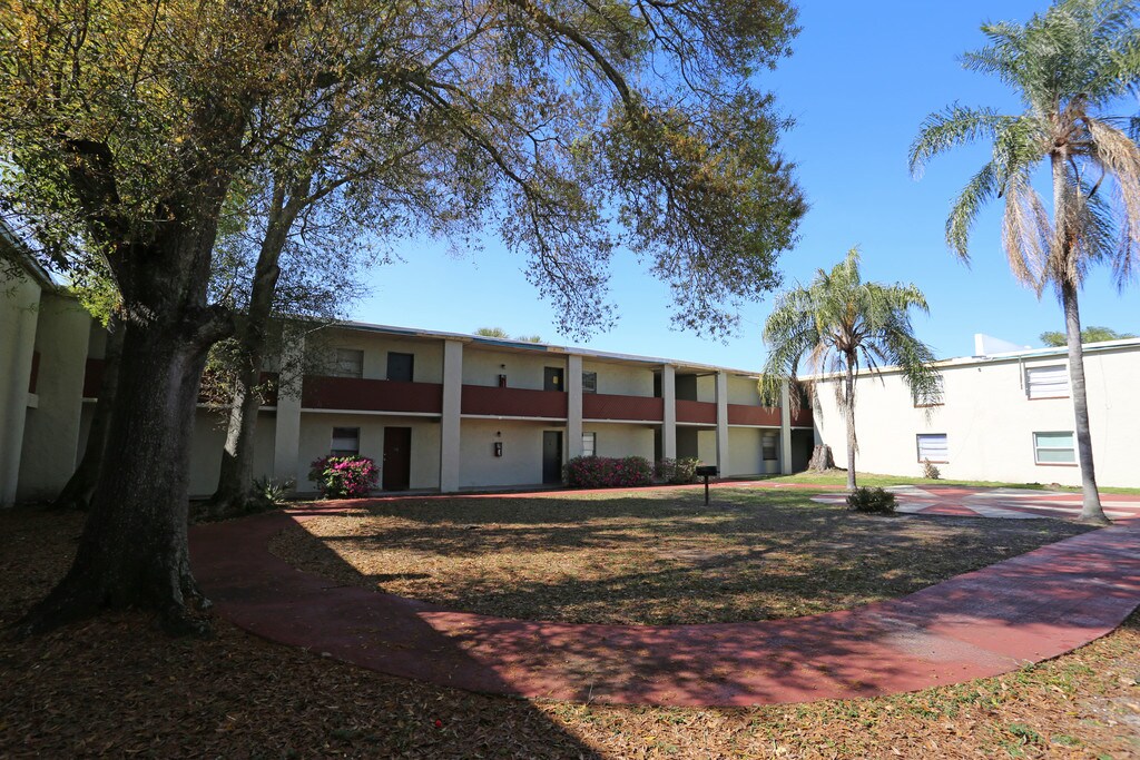 Silver Lake Apartments Tampa, FL Apartments For Rent