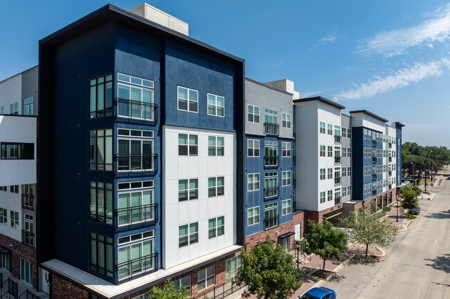 Buffalo at Arlington in Arlington, TX - Building Photo - Building Photo