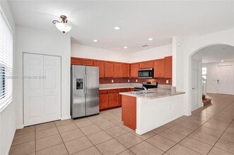 9334 W 33rd Way in Hialeah, FL - Building Photo - Building Photo