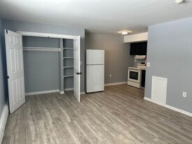 Colonial Court in Wilmington, DE - Building Photo