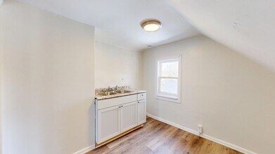 294 Madison Ave, Unit 3rd Floor in Akron, OH - Foto de edificio - Building Photo