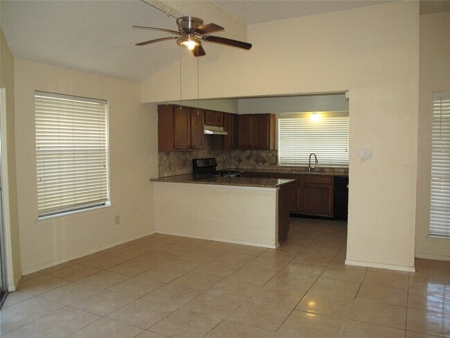 2526 Doverglen Dr in Missouri City, TX - Building Photo - Building Photo