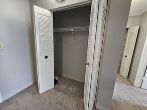 25 S Point Dr, Unit 404 in Boston, MA - Building Photo - Building Photo