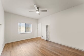 182 W Vernon Ave, Unit Unit 15 in Los Angeles, CA - Foto de edificio - Building Photo