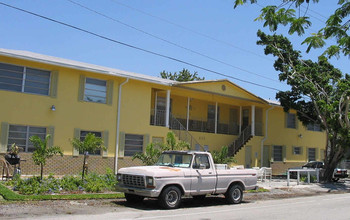 825 NE 6th St in Fort Lauderdale, FL - Building Photo - Building Photo