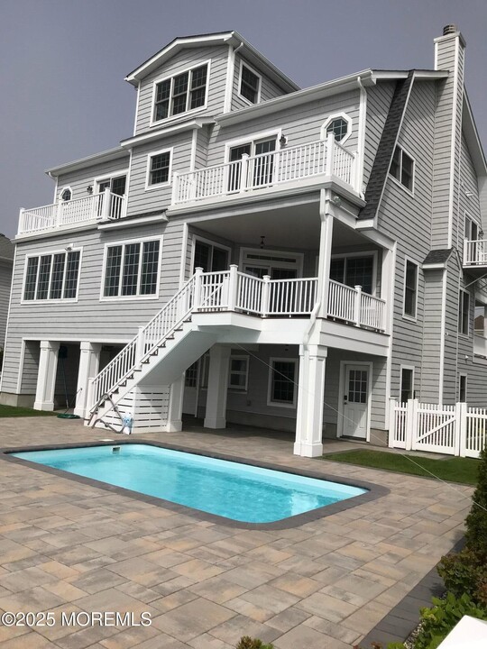 1116 Barnegat Ln in Mantoloking, NJ - Building Photo