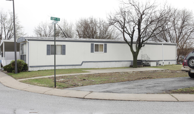 Maplewood Estates in Omaha, NE - Building Photo - Building Photo