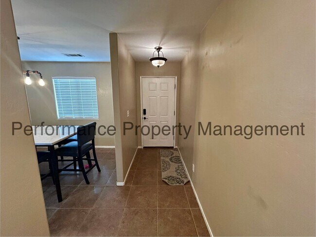 11602 Trabancos Dr in Bakersfield, CA - Foto de edificio - Building Photo
