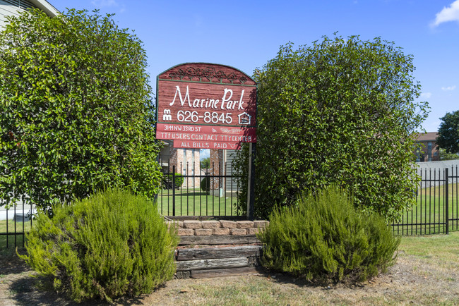 Marine Park Apartments in Fort Worth, TX - Foto de edificio - Building Photo