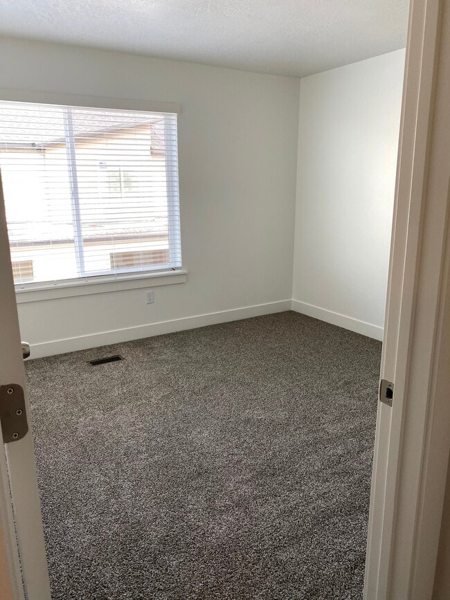 424 W 40 S in Providence, UT - Foto de edificio - Building Photo