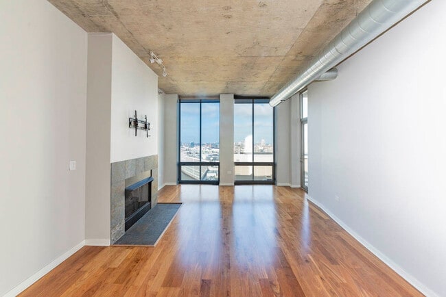 700 N Larrabee St, Unit 1902 in Chicago, IL - Building Photo - Building Photo