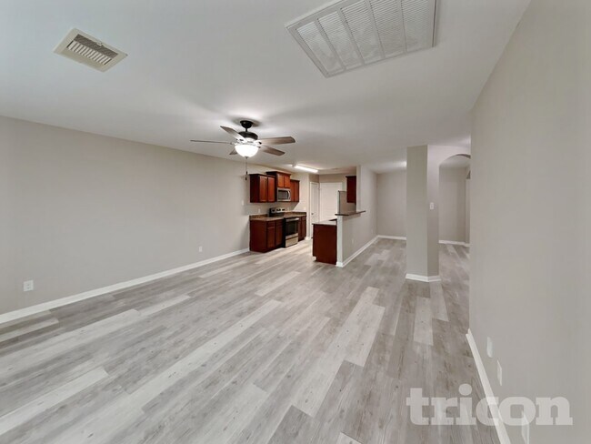 32608 Decker Creek Dr in Pinehurst, TX - Building Photo - Building Photo