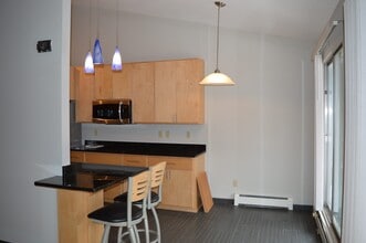 6245 Charing Cross Ln, Unit D in Middleton, WI - Foto de edificio - Building Photo