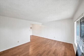 2458 Normandie Ave, Unit 3 in Los Angeles, CA - Building Photo - Building Photo