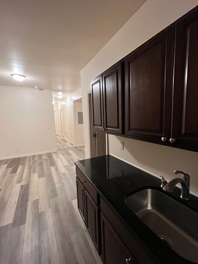 144 N Clinton St, Unit 4 in Poughkeepsie, NY - Foto de edificio - Building Photo