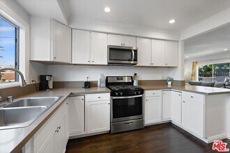 4613 W 18th St in Los Angeles, CA - Building Photo - Building Photo
