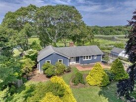 3 Bishop Ave in Westhampton, NY - Building Photo